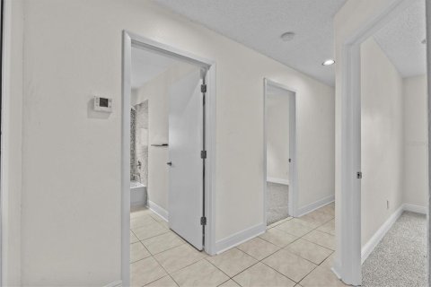 House in Tarpon Springs, Florida 4 bedrooms, 180.79 sq.m. № 1901340 - photo 25
