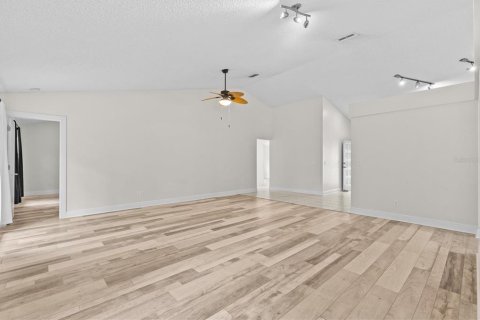 House in Tarpon Springs, Florida 4 bedrooms, 180.79 sq.m. № 1901340 - photo 8