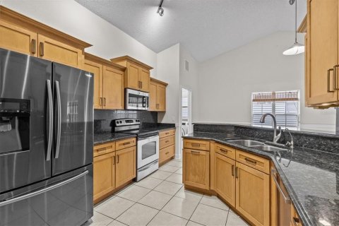 House in Tarpon Springs, Florida 4 bedrooms, 180.79 sq.m. № 1901340 - photo 12