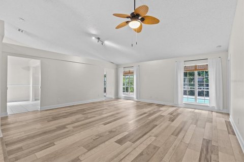House in Tarpon Springs, Florida 4 bedrooms, 180.79 sq.m. № 1901340 - photo 7