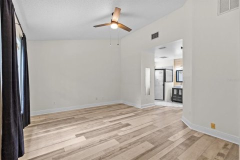 House in Tarpon Springs, Florida 4 bedrooms, 180.79 sq.m. № 1901340 - photo 16