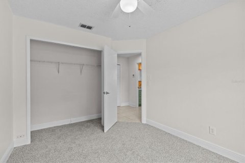 House in Tarpon Springs, Florida 4 bedrooms, 180.79 sq.m. № 1901340 - photo 24
