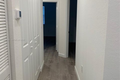 Снять в аренду таунхаус в Хомстед, Флорида 3 спальни, 157.47м2, № 1998351 - фото 17