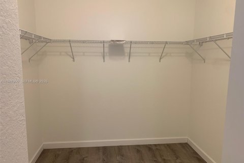 Снять в аренду таунхаус в Хомстед, Флорида 3 спальни, 157.47м2, № 1998351 - фото 28