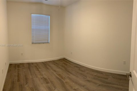 Снять в аренду таунхаус в Хомстед, Флорида 3 спальни, 157.47м2, № 1998351 - фото 12