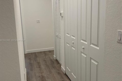 Снять в аренду таунхаус в Хомстед, Флорида 3 спальни, 157.47м2, № 1998351 - фото 29