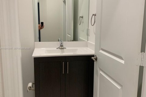 Снять в аренду таунхаус в Хомстед, Флорида 3 спальни, 157.47м2, № 1998351 - фото 20