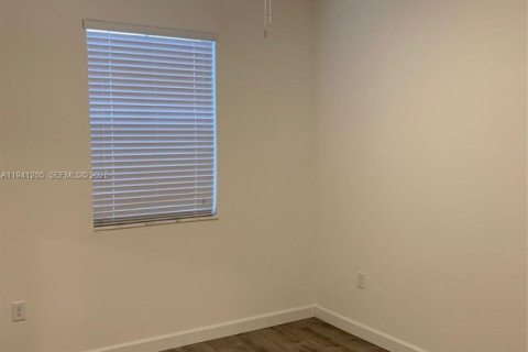 Снять в аренду таунхаус в Хомстед, Флорида 3 спальни, 157.47м2, № 1998351 - фото 13