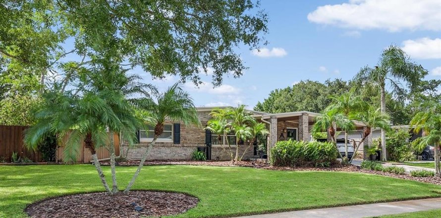 House in Winter Garden, Florida 4 bedrooms, 146.69 sq.m. № 1559728