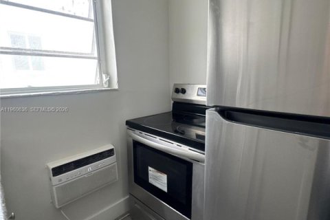 Casa en alquiler en Miami Beach, Florida, 1 dormitorio, 52.03 m2 № 2023487 - foto 4