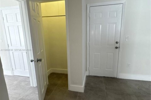 Casa en alquiler en Miami Beach, Florida, 1 dormitorio, 52.03 m2 № 2023487 - foto 7