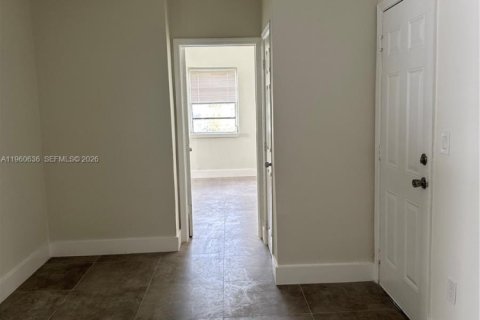 Casa en alquiler en Miami Beach, Florida, 1 dormitorio, 52.03 m2 № 2023487 - foto 8