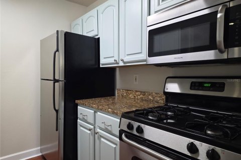 Condo in Orlando, Florida, 2 bedrooms  № 2230609 - photo 11