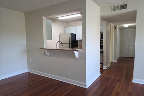 Condo in Orlando, Florida, 2 bedrooms  № 2230609 - photo 9