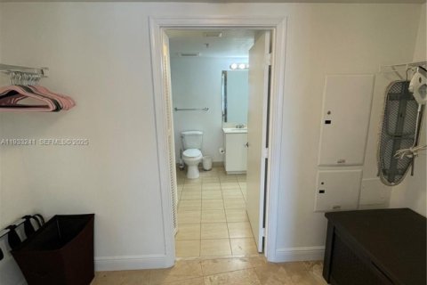 Copropriété à louer à Miami, Floride: 1 chambre, 73.49 m2 № 1991166 - photo 16