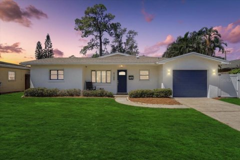 Casa en venta en Saint Petersburg, Florida, 3 dormitorios, 143.53 m2 № 1618123 - foto 1