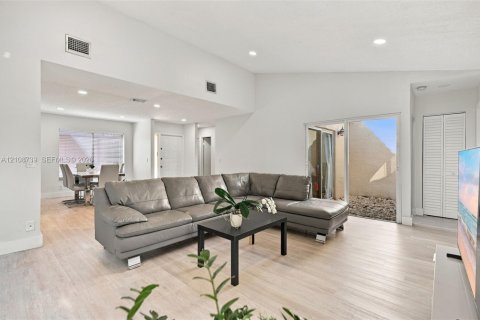 Купить виллу или дом в Уэстон, Флорида 3 спальни, 138.15м2, № 2426242 - фото 2