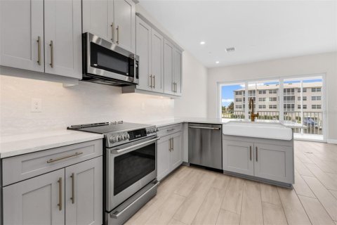 Купить кондоминиум в Пунта-Горда, Флорида 10 комнат, 173.45м2, № 2092098 - фото 17