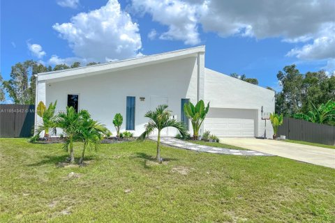 Villa ou maison à vendre à Lehigh Acres, Floride: 3 chambres, 156.08 m2 № 1872615 - photo 4