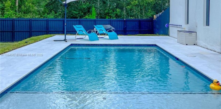 Villa ou maison à Lehigh Acres, Floride 3 chambres, 156.08 m2 № 1872615