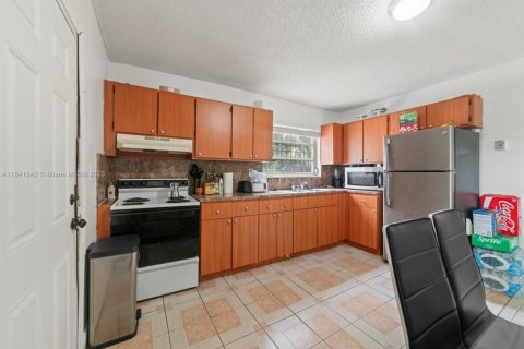 Commercial property in Miami, Florida 157 sq.m. № 1834082 - photo 14