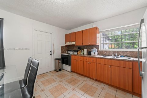 Commercial property in Miami, Florida 157 sq.m. № 1834082 - photo 15