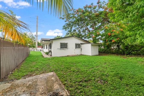 Commercial property in Miami, Florida 157 sq.m. № 1834082 - photo 19