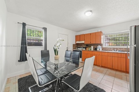 Commercial property in Miami, Florida 157 sq.m. № 1834082 - photo 12