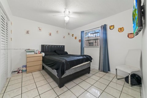 Commercial property in Miami, Florida 157 sq.m. № 1834082 - photo 18