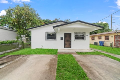 Commercial property in Miami, Florida 157 sq.m. № 1834082 - photo 2