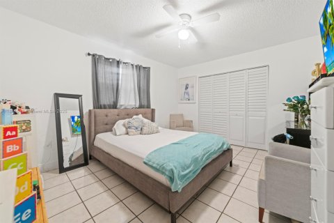 Commercial property in Miami, Florida 157 sq.m. № 1834082 - photo 16