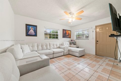 Commercial property in Miami, Florida 157 sq.m. № 1834082 - photo 21