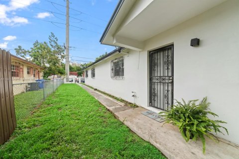 Commercial property in Miami, Florida 157 sq.m. № 1834082 - photo 9