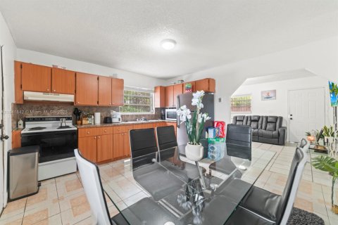 Commercial property in Miami, Florida 157 sq.m. № 1834082 - photo 13