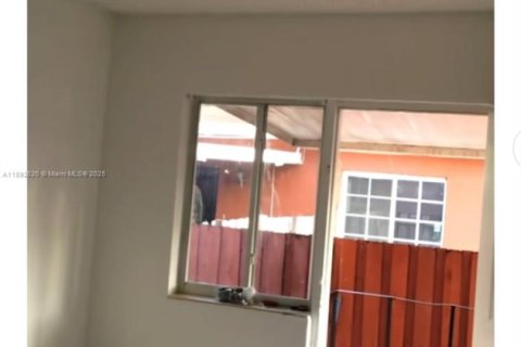 House in Miami, Florida 4 bedrooms, 210.33 sq.m. № 1946389 - photo 24