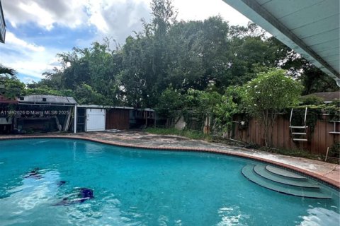 House in Miami, Florida 4 bedrooms, 210.33 sq.m. № 1946389 - photo 18