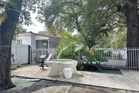 House in Miami, Florida 4 bedrooms, 210.33 sq.m. № 1946389 - photo 5