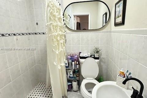 House in Miami, Florida 4 bedrooms, 210.33 sq.m. № 1946389 - photo 23