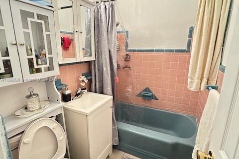 House in Miami, Florida 4 bedrooms, 210.33 sq.m. № 1946389 - photo 21