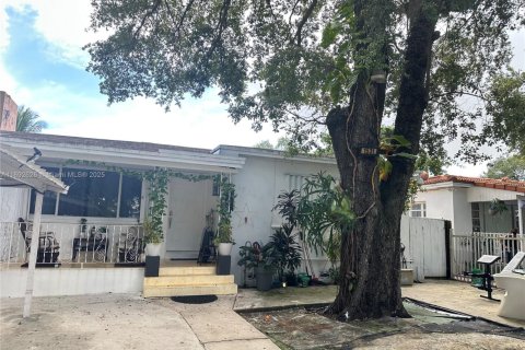 House in Miami, Florida 4 bedrooms, 210.33 sq.m. № 1946389 - photo 4