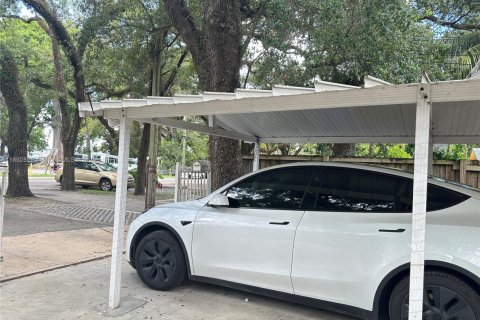 House in Miami, Florida 4 bedrooms, 210.33 sq.m. № 1946389 - photo 28