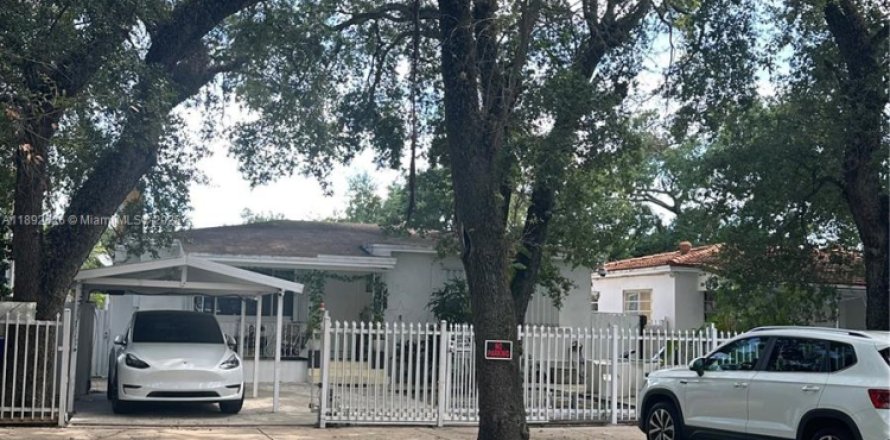House in Miami, Florida 4 bedrooms, 210.33 sq.m. № 1946389