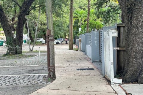 House in Miami, Florida 4 bedrooms, 210.33 sq.m. № 1946389 - photo 30