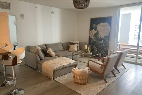 Condo in Miami, Florida, 2 bedrooms  № 1896781 - photo 3