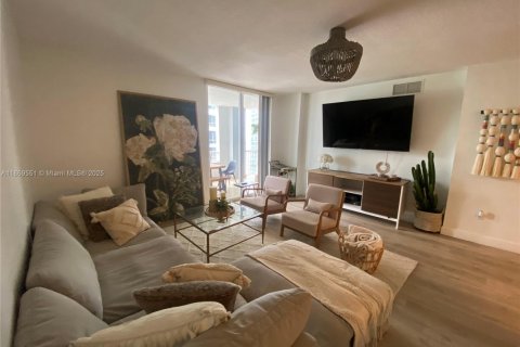 Condo in Miami, Florida, 2 bedrooms  № 1896781 - photo 6