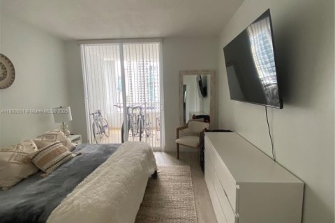 Condo in Miami, Florida, 2 bedrooms  № 1896781 - photo 12