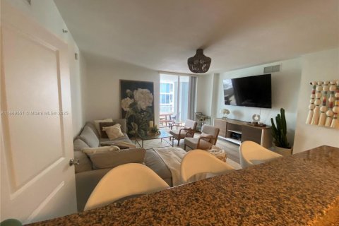Condo in Miami, Florida, 2 bedrooms  № 1896781 - photo 9