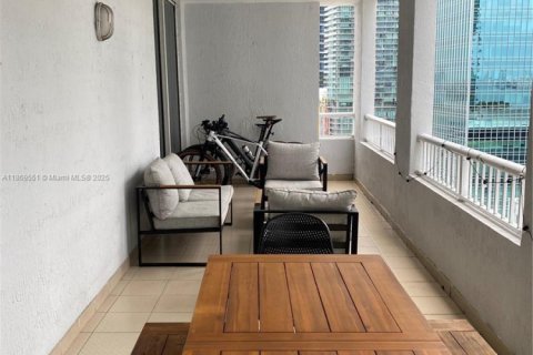 Condo in Miami, Florida, 2 bedrooms  № 1896781 - photo 24