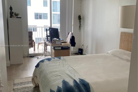 Condo in Miami, Florida, 2 bedrooms  № 1896781 - photo 19