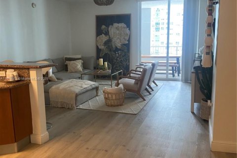 Condo in Miami, Florida, 2 bedrooms  № 1896781 - photo 2